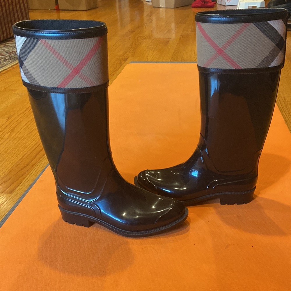 Burberry rain boots - Picture 10 of 11